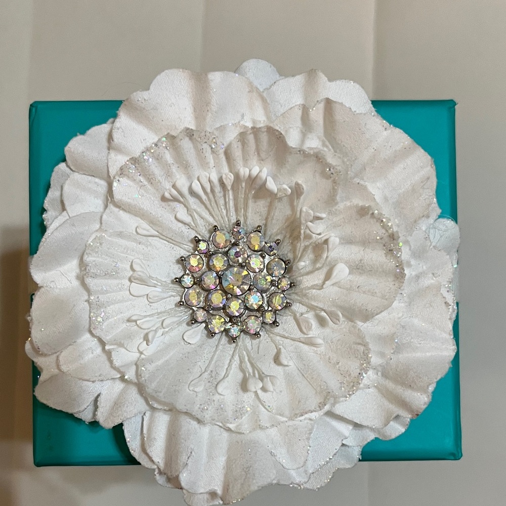 Tieks Teal Gift Box with White Flower (box & flower only) - Picture 2 of 2